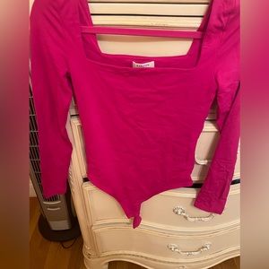 Aritzia babaton contour square neck long sleeve bodysuit